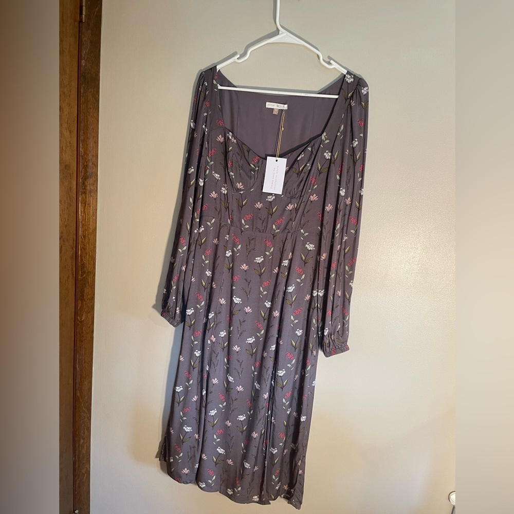 Chic Long Sleeve Floral Dress in Gray